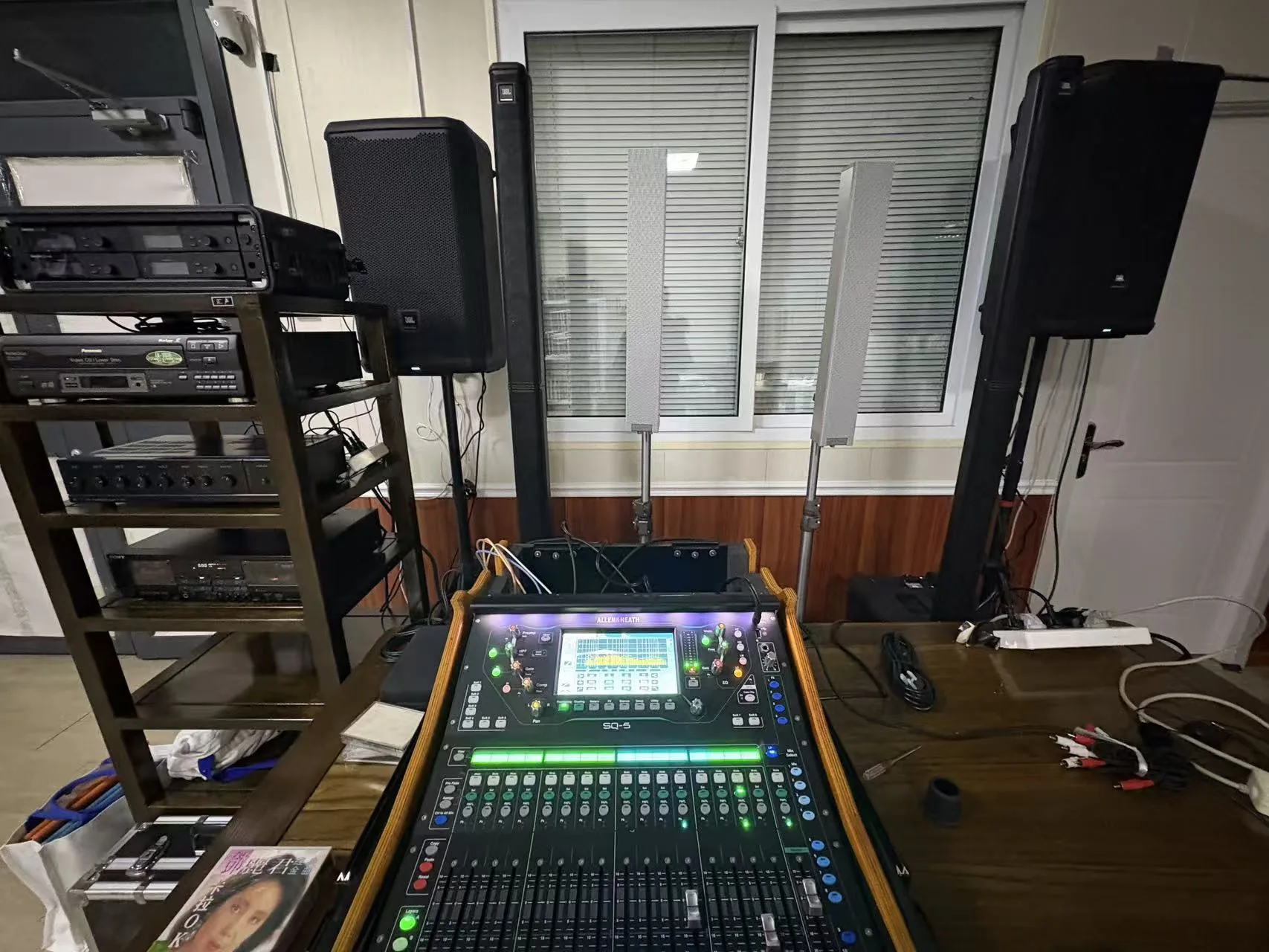 数字调音台、扬声器与机架音频设备